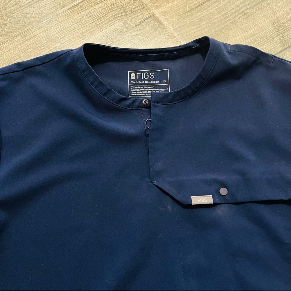 FIGS Corfield Henley Scrub Top Size XL Navy Blue Technical Collection Medical - Picture 9 of 11